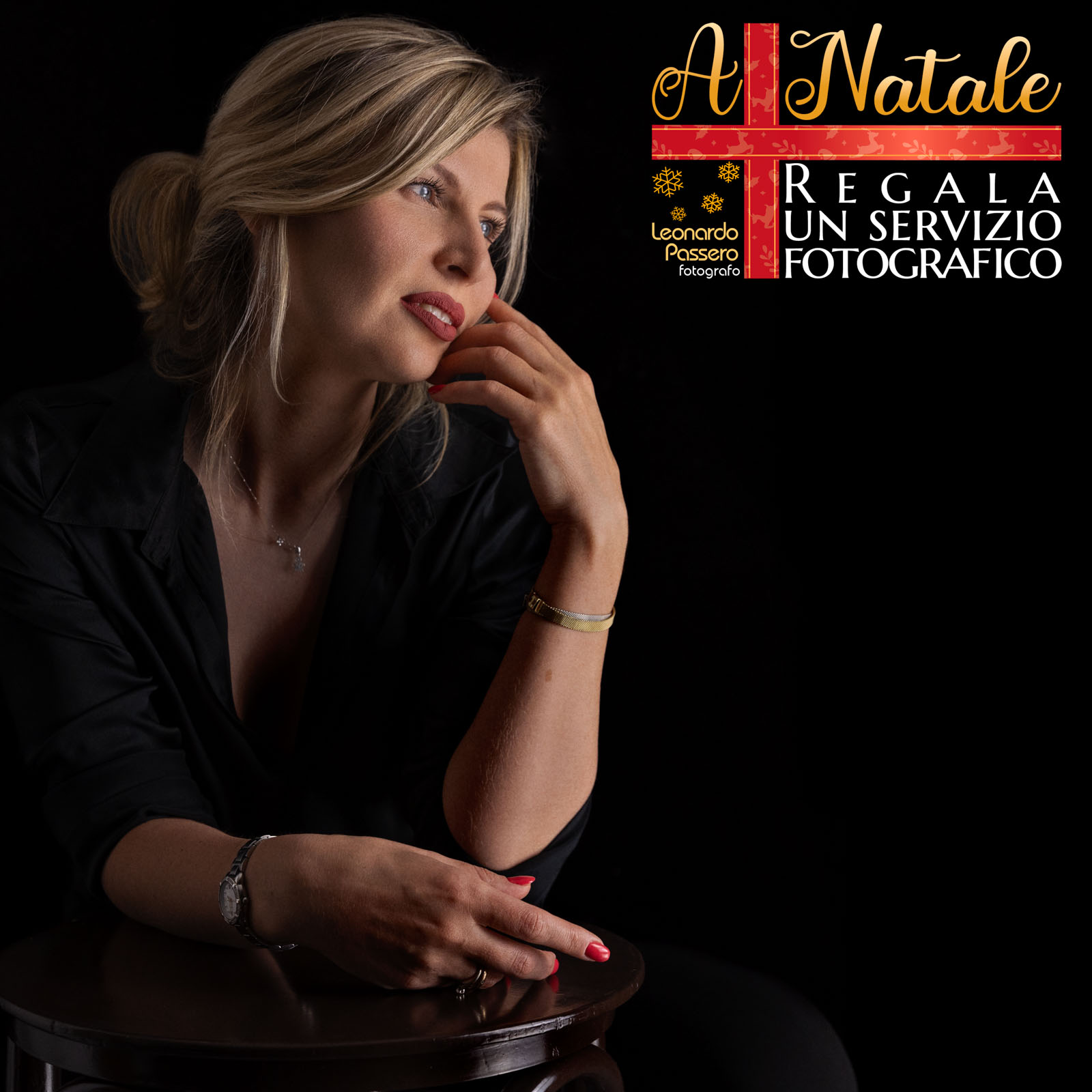 A Natale regala un servizio fotografico in studio. nella foto una ragazza bionda con gli occhi azzurri