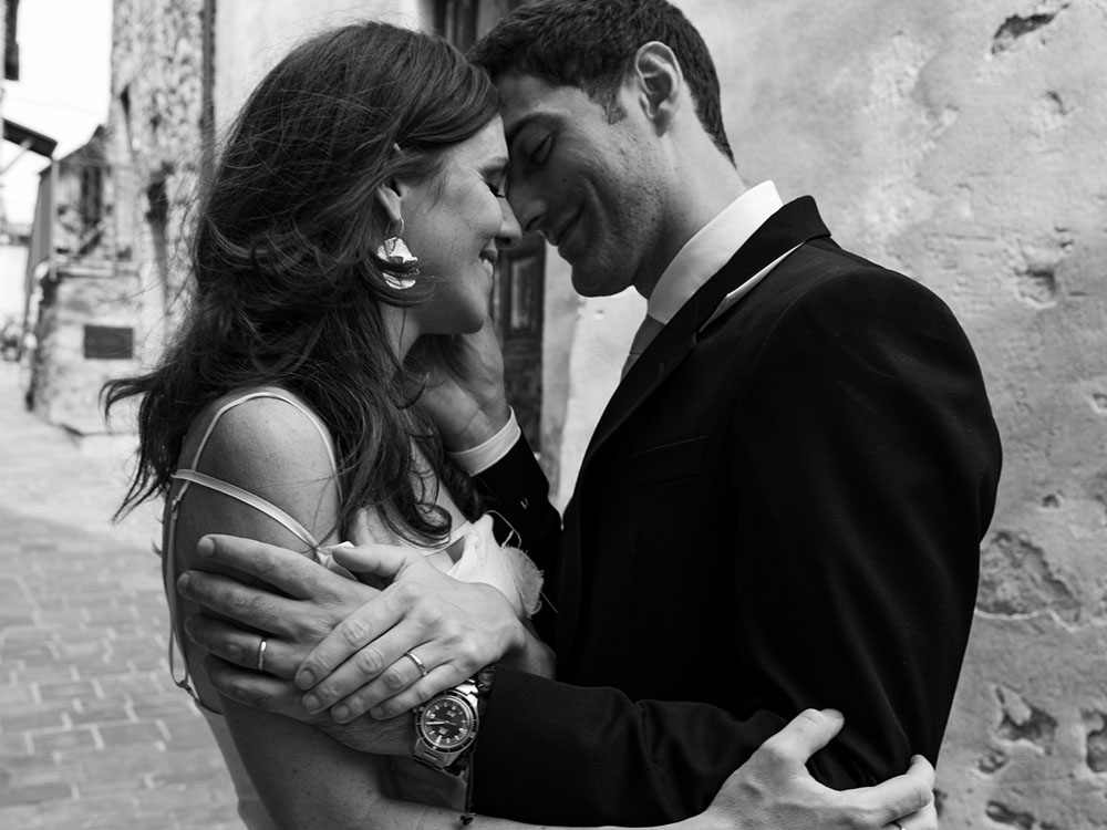Coppia di sposi durante il loro matrimonio ad Assisi (Perugia) - Umbria