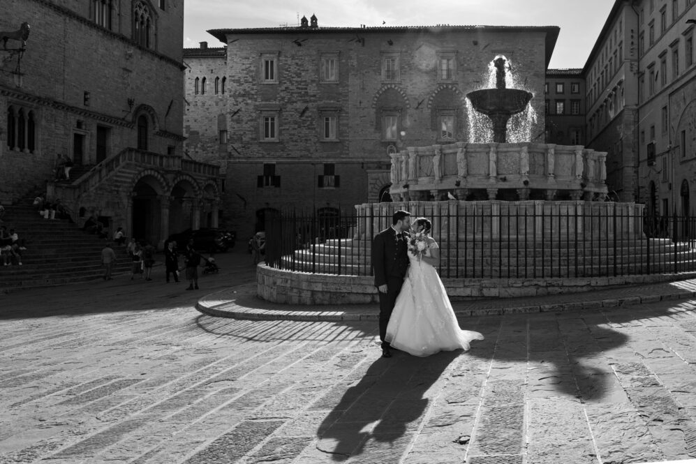 Matrimonio in piazza IV Novembre, sotto la Fontana Maggiore di Perugia
