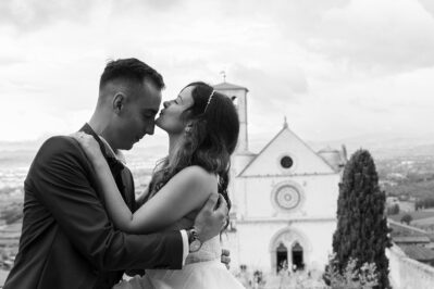 Matrimonio ad Assisi difronte alla basilica di San Francesco