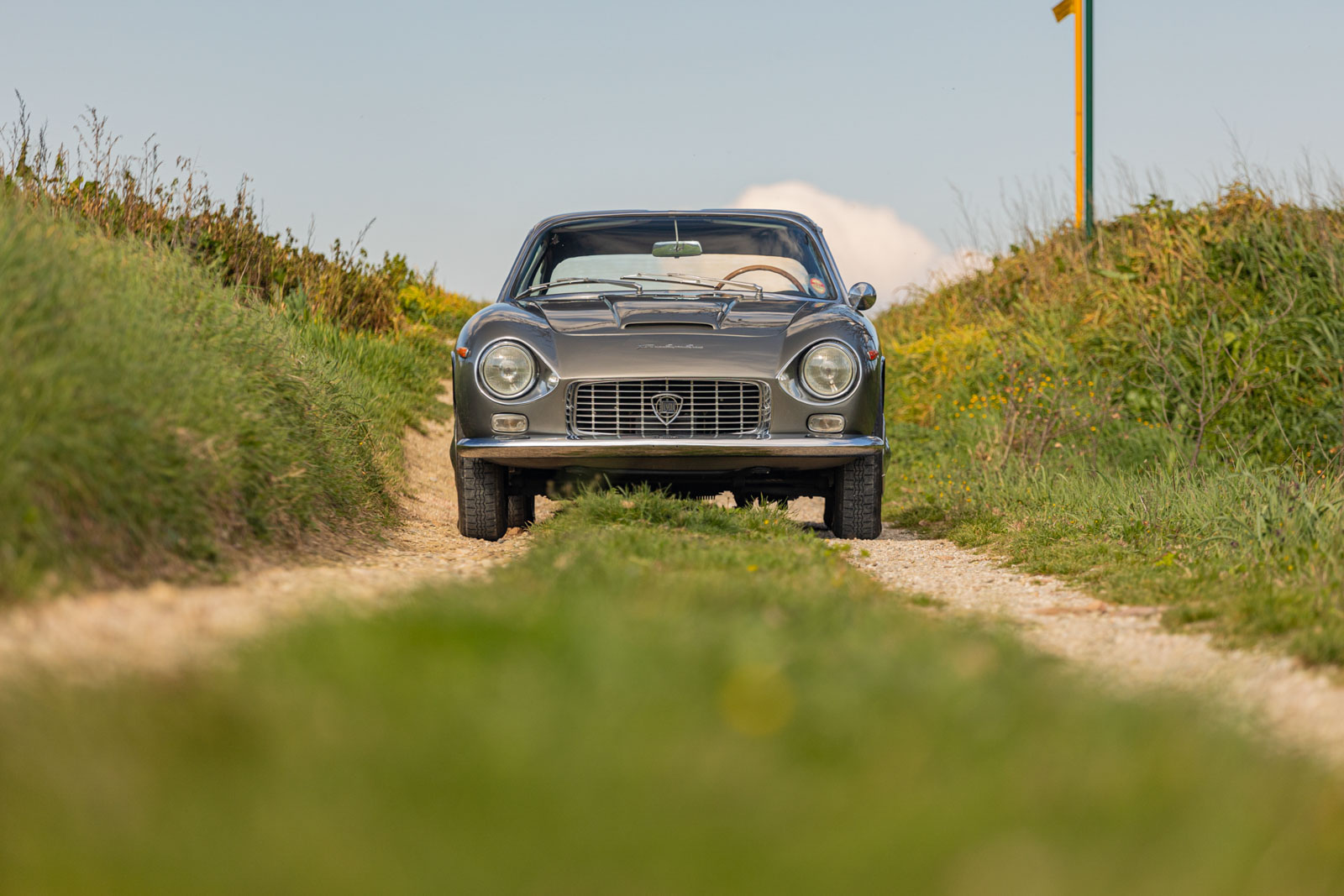 Lancia flaminia fotografata nelle campagne Umbre