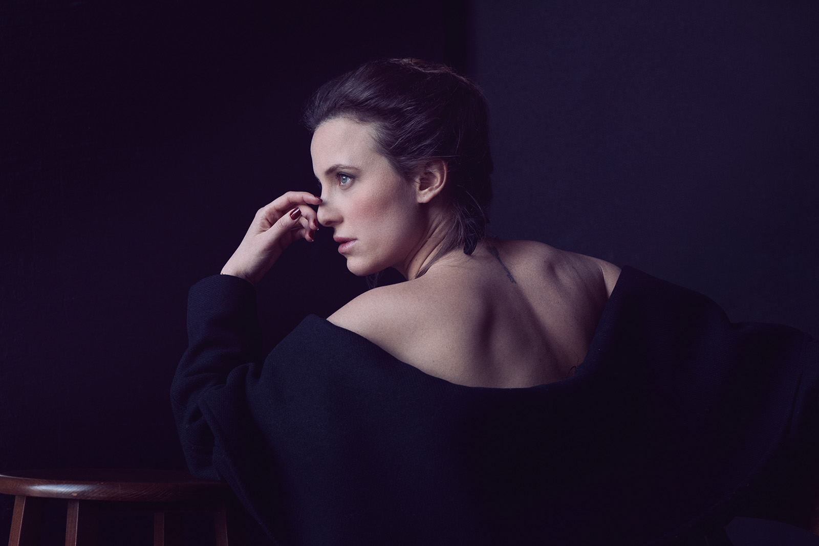 Ritratto fotografico di modella di schiena